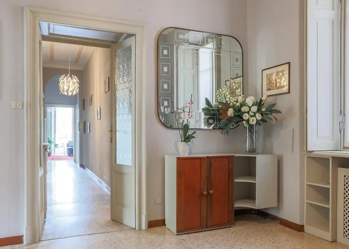 Easylife - Elegante Dimora Sul Lago Di *